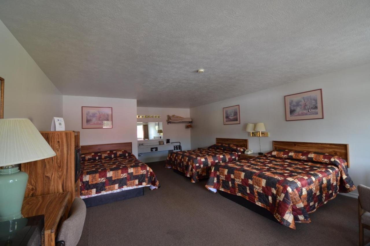 Dude&Roundup Motel West Yellowstone Exterior foto