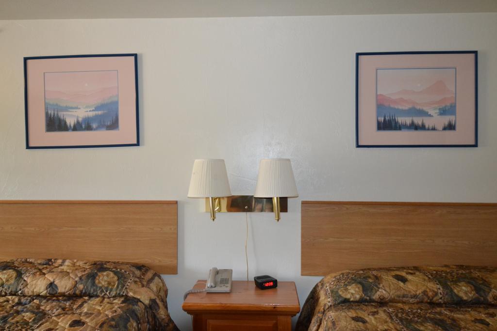 Dude&Roundup Motel West Yellowstone Exterior foto