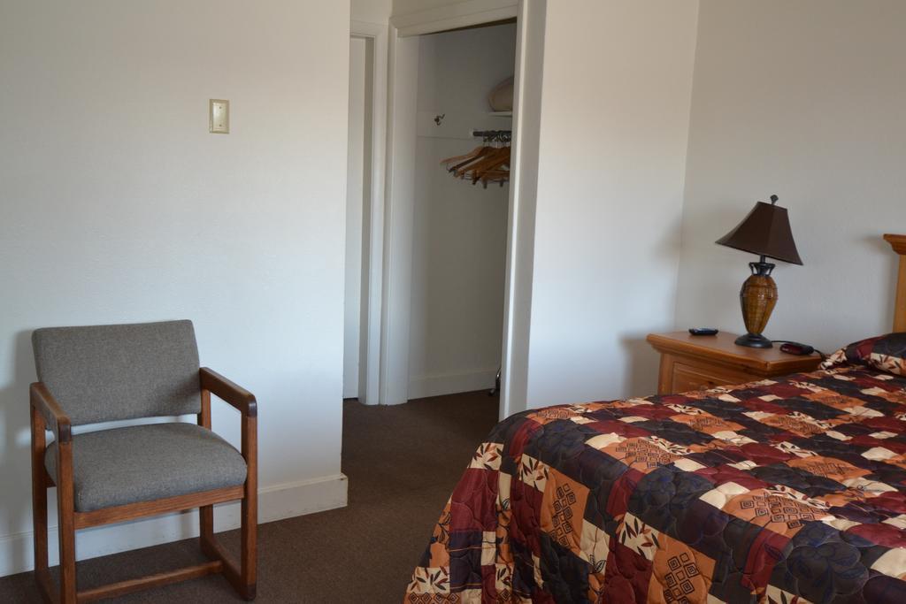 Dude&Roundup Motel West Yellowstone Exterior foto